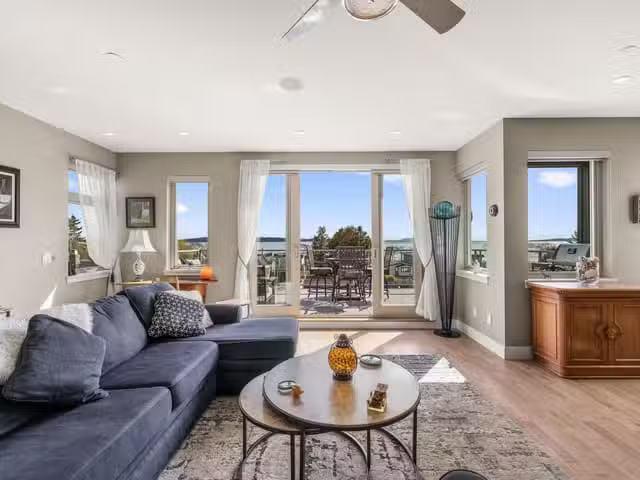 House for sale in White Rock, South Surrey White Rock, 14738 M.
