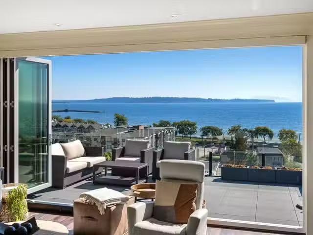 House for sale in White Rock, South Surrey White Rock, 14786 M.