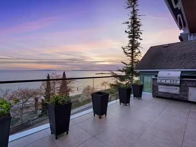 House for sale in White Rock, South Surrey White Rock, 15377 M.