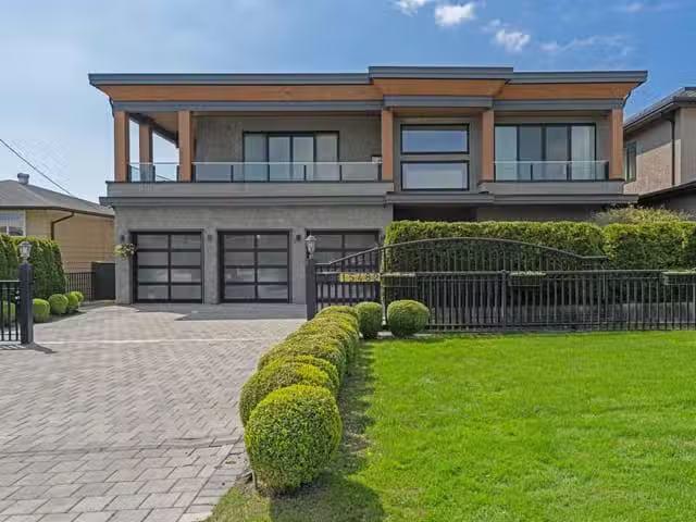 House for sale in White Rock, South Surrey White Rock, 15482 P.