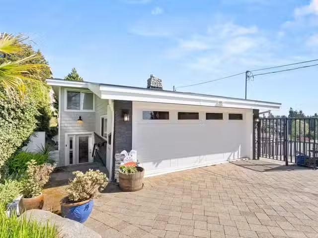 House for sale in White Rock, South Surrey White Rock, 15535 R.