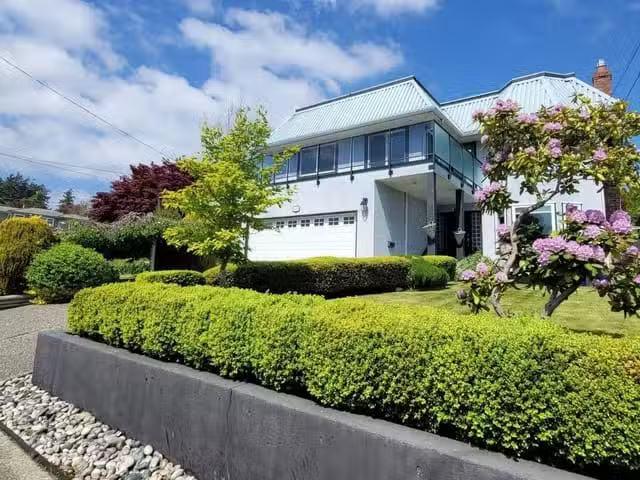 House for sale in White Rock, South Surrey White Rock, 15627 B.