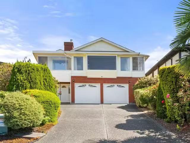House for sale in White Rock, South Surrey White Rock, 15655 S.