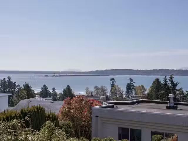 House for sale in White Rock, South Surrey White Rock, 15662 S.