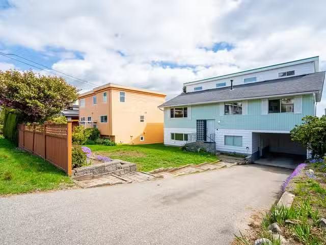 House for sale in White Rock, South Surrey White Rock, 15856 B.