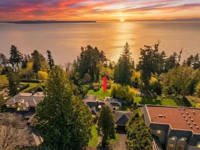 House for sale in White Rock, South Surrey White Rock, 13706 M.