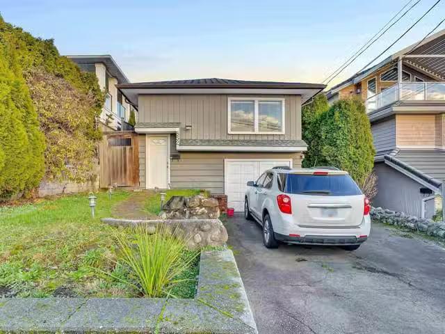 House for sale in White Rock, South Surrey White Rock, 852 Ste.