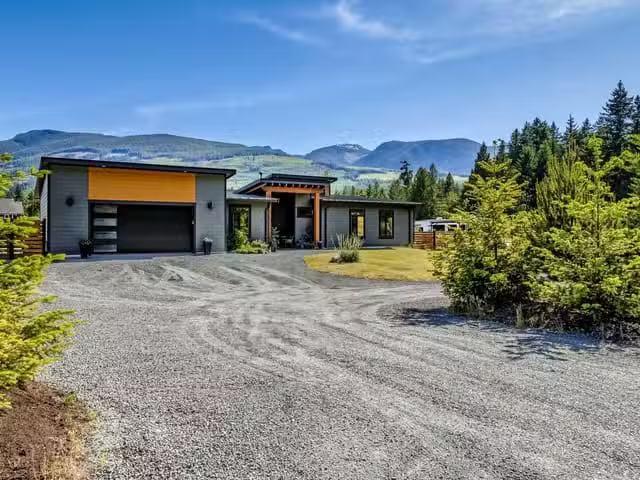 House for sale in Whiskey Creek, 3770 Tralee Rd, 1039228