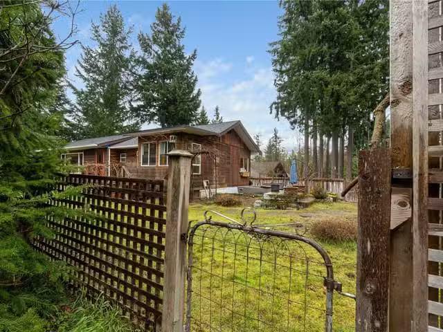 House for sale in Whiskey Creek, 980 Poplar Way, 1029286