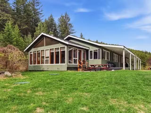 House for sale in Williams Lake, Williams Lake, 5993 West Fras.