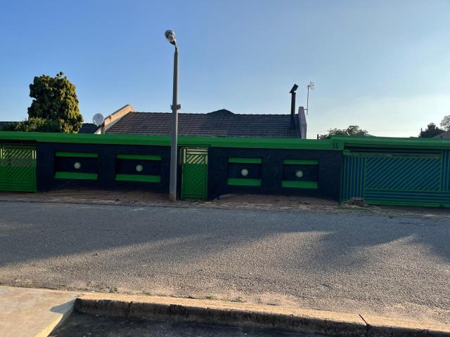 House For Sale in Zakariyya Park