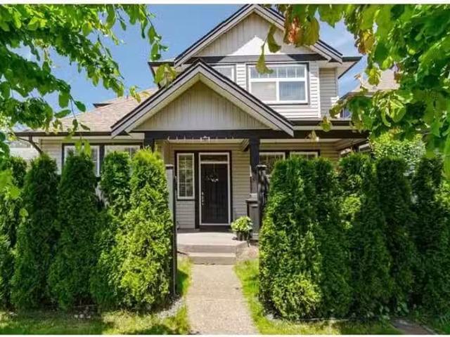 House for sale in Abbotsford, Abbotsford, 27685 Fraser Highway.