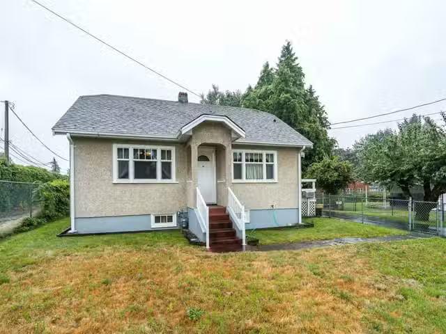 House for sale in Abbotsford, Abbotsford, 33884 Mayfair Avenue.