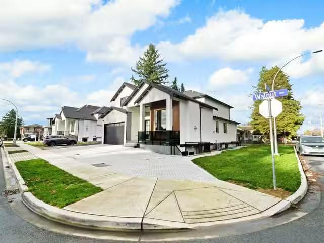 House for sale in Abbotsford, Abbotsford, 33995 Walnut Avenue.