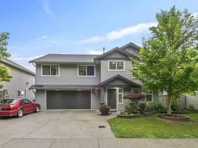 House for sale in Abbotsford, Abbotsford, 35109 Laburnum Avenu.