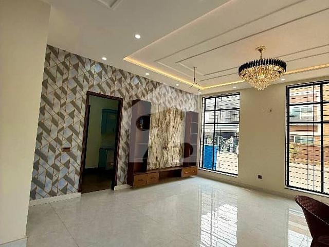 House For Sale In Beautiful Bahria Orchard Phase 1 Eastern