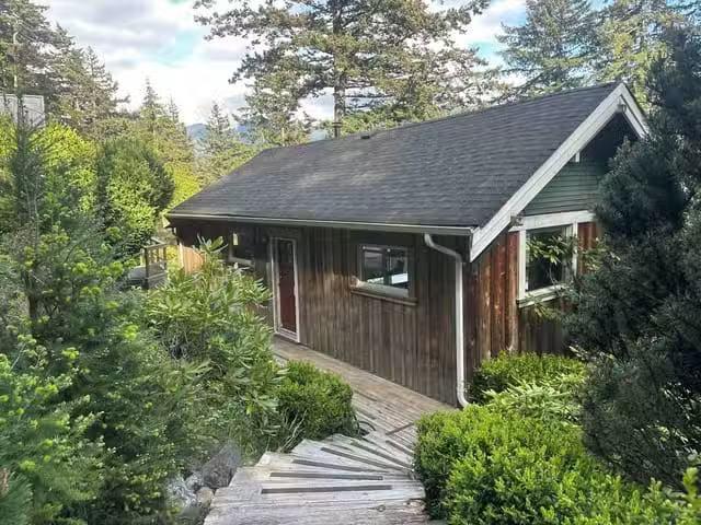 House for sale in Bowen Island, Bowen Island, 1482 Eagle Cliff.