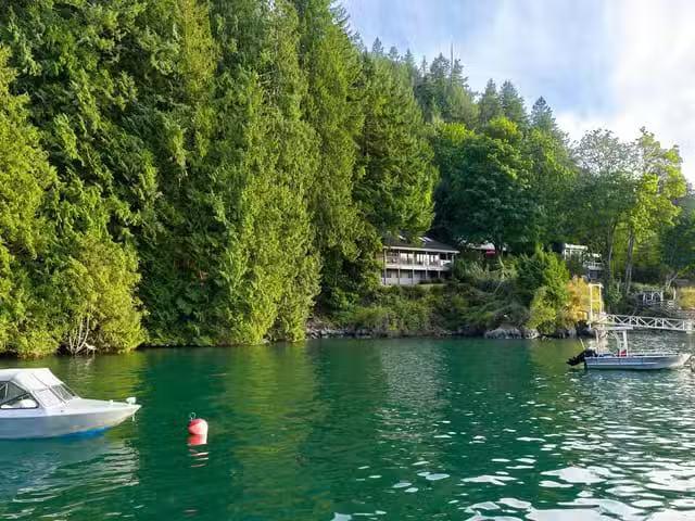 House for sale in Bowen Island, Bowen Island, 1558 Mount Gardn.