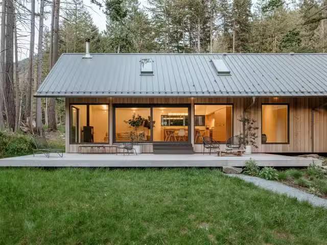 House for sale in Bowen Island, Bowen Island, 1616 Joan Audrey.