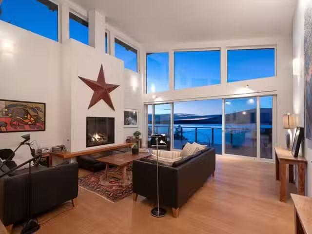 House for sale in Bowen Island, Bowen Island, 1670 Whitesails.