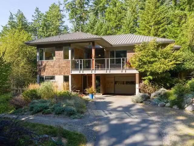 House for sale in Bowen Island, Bowen Island, 1754 Frances Wal.