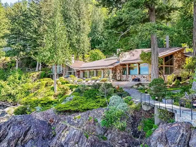 House for sale in Bowen Island, Bowen Island, 370 374 Smuggler.