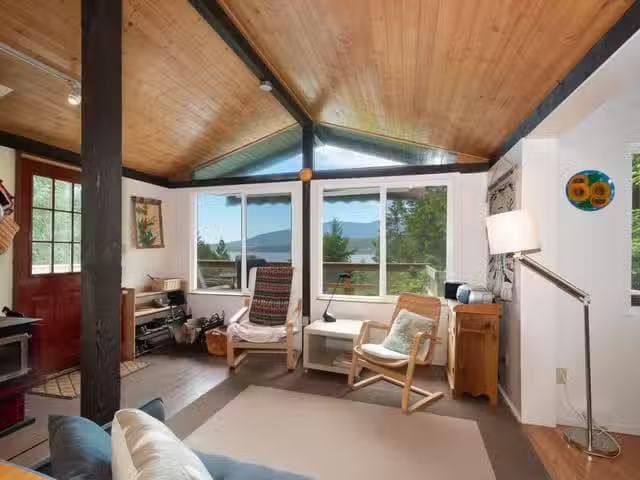 House for sale in Bowen Island, Bowen Island, 847 Captain's Wa.