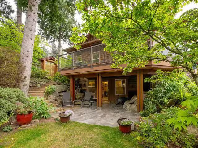 House for sale in Bowen Island, Bowen Island, 960 Harbour View.