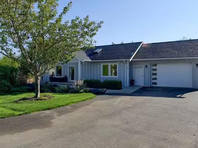 House for sale in Bowser, 167 Bayridge Pl, 1027062