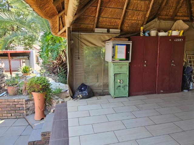 House For Sale in Brackendowns, Alberton