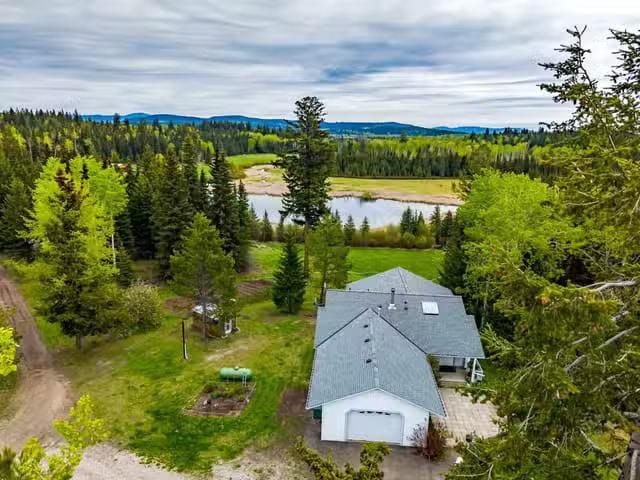 House for sale in Bridge Lake, 100 Mile House, 7497 Little For.