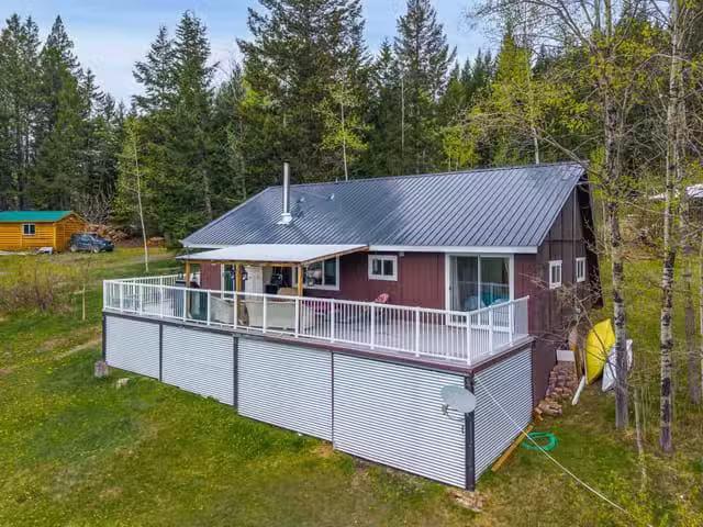 House for sale in Bridge Lake, 100 Mile House, 7796 N Bridge L.