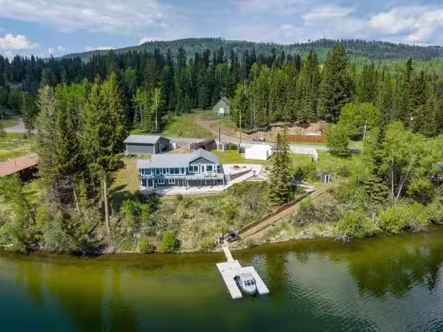 House for sale in Bridge Lake, 100 Mile House, 8046 N Bridge L.