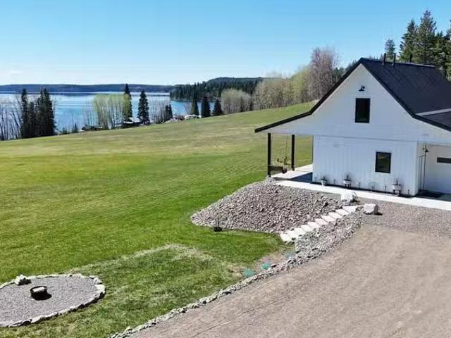 House for sale in Bridge Lake, 100 Mile House, 8116 N Bridge L.