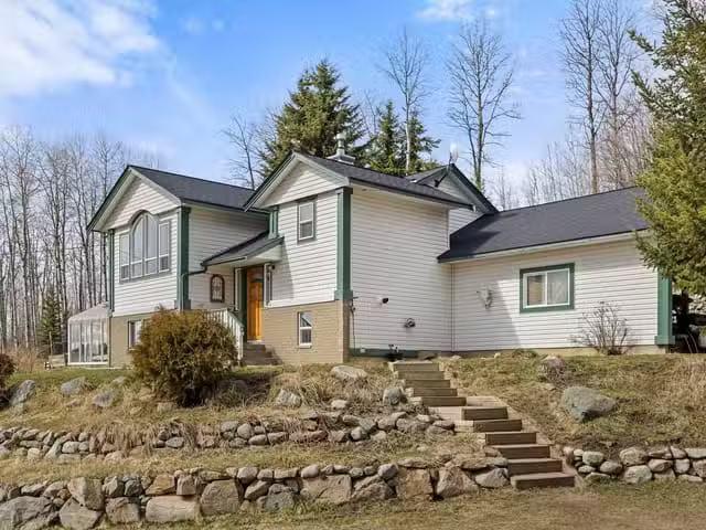 House for sale in Bridge Lake, 100 Mile House, 8261 Little For.