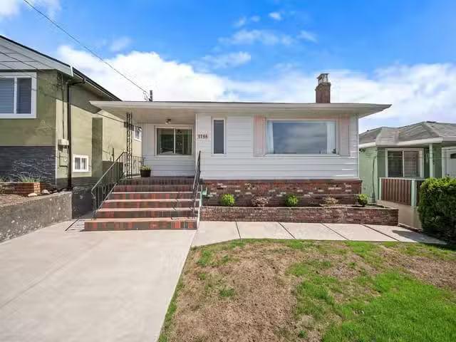 House for sale in Burnaby, Burnaby East, 7766 Davies Street, 2.