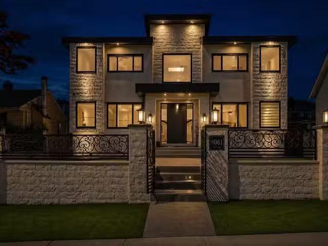 House for sale in Burnaby, Burnaby East, 8061 11th Avenue, 263.