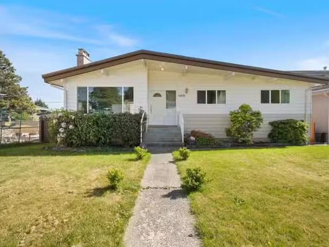 House for sale in Burnaby, Burnaby North, 6890 Hycrest Drive.