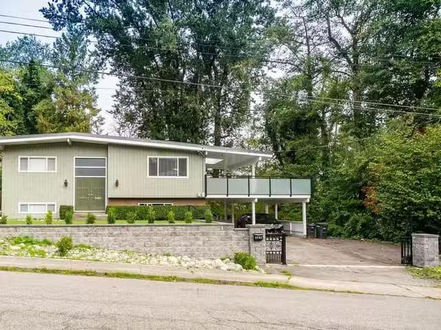 House for sale in Burnaby, Burnaby South, 4383 Pinewood Cresce.