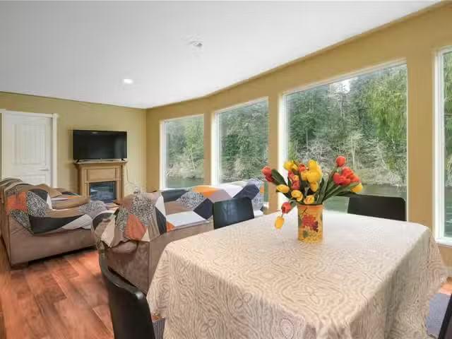 House for sale in Campbell River, 2420 Campbell River Rd, 1033.