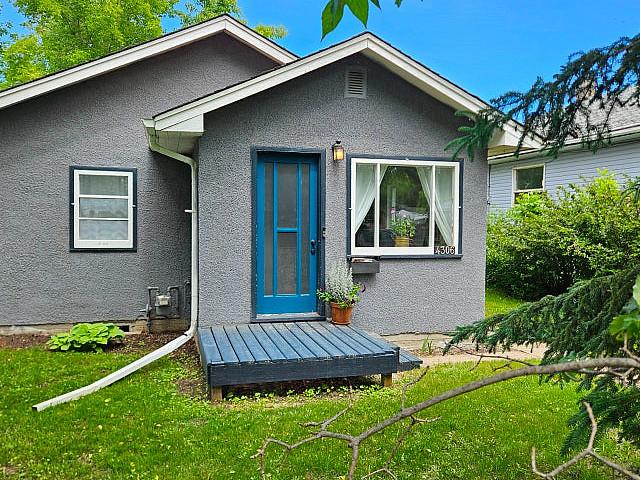 House For Sale In Camrose