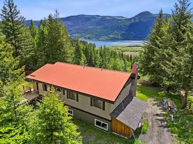 House for sale in Canim Lake, 100 Mile House, 7267 Summit Road.