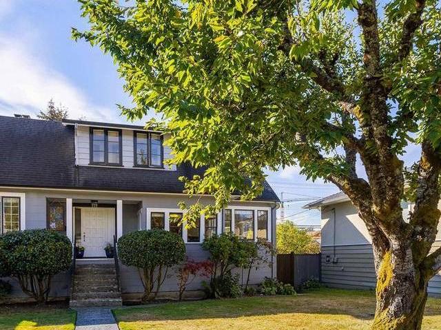 House for sale in Central Lonsdale North Vancouver North Vancouver 339 E 18th Street 262753758