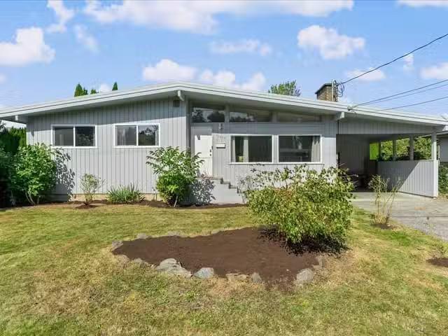 House for sale in Chilliwack, Chilliwack, 45415 Barton Avenue.
