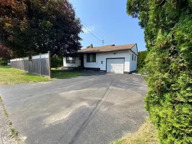 House for sale in Chilliwack, Chilliwack, 45685 Herron Avenue.