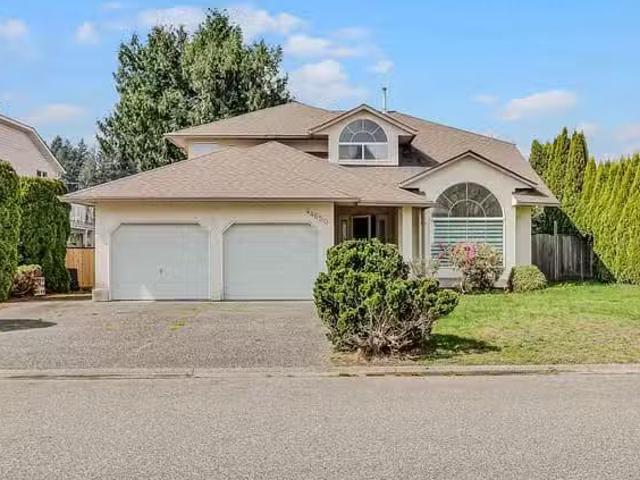 House for sale in Chilliwack, Sardis, 44650 Cumberland Avenue.