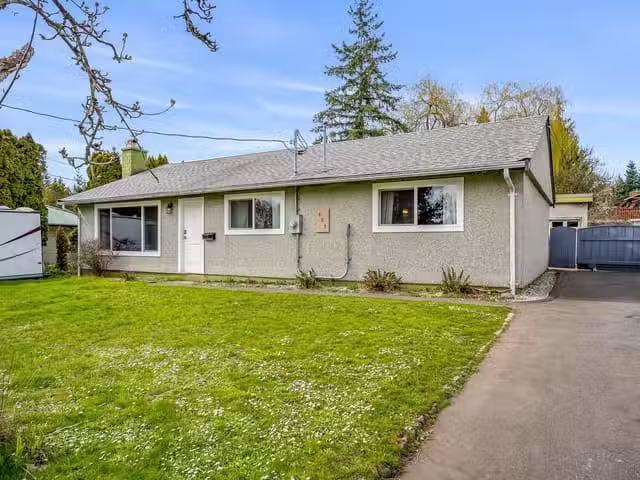 House for sale in Comox, 483 Pritchard Rd, 1030566