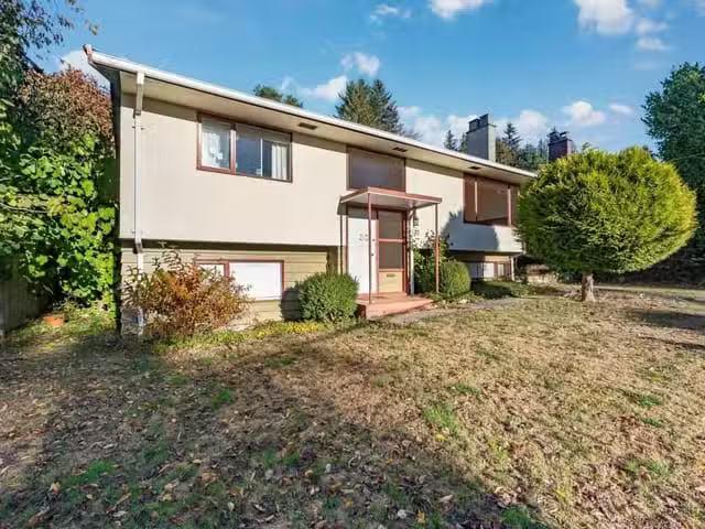 House for sale in Coquitlam, Coquitlam, 332 Laurentian Crescen.
