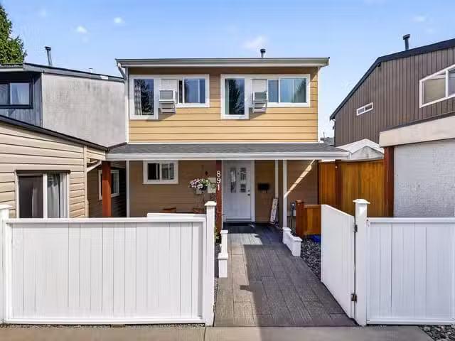 House for sale in Coquitlam, Coquitlam, 891 Pinebrook Place, 2.