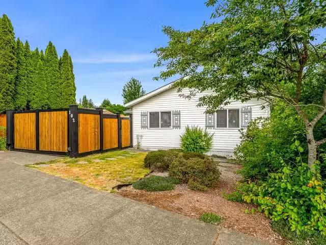 House for sale in Courtenay, 102 2200 Lambert Dr, 1038888